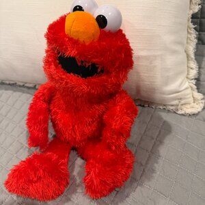 Sesame Street Tickle Me Elmo Doll Giggling Doll 15"